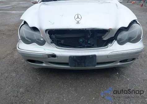 2002 Mercedes-Benz C 320 из США, поврежденный, VIN WDBRF64J92F160601